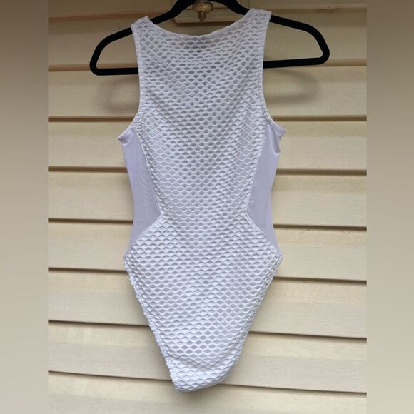 Top shop, white bodysuit, mesh sides & V-neck chest, bubble fabric, sleeveless,6 - Picture 3 of 8